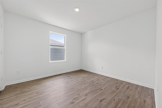 Building Photo - 654 Amesbury Rd