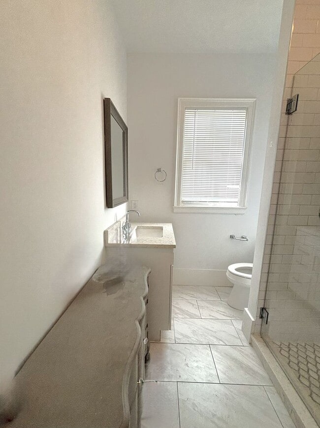 Building Photo - 148S