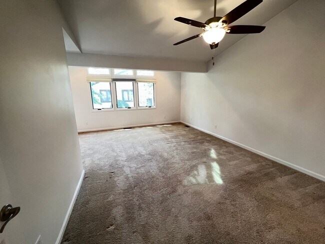 Building Photo - Branchlands Condo