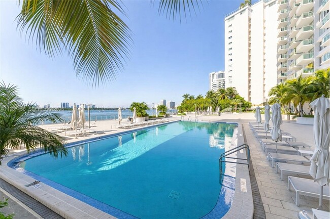 Building Photo - 1000 West Ave