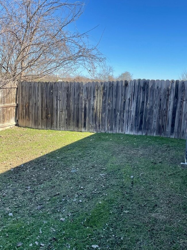 Building Photo - 1615 Yuma Trail