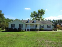 Building Photo - Beautiful 3BR/2Bath with Bonus Room!