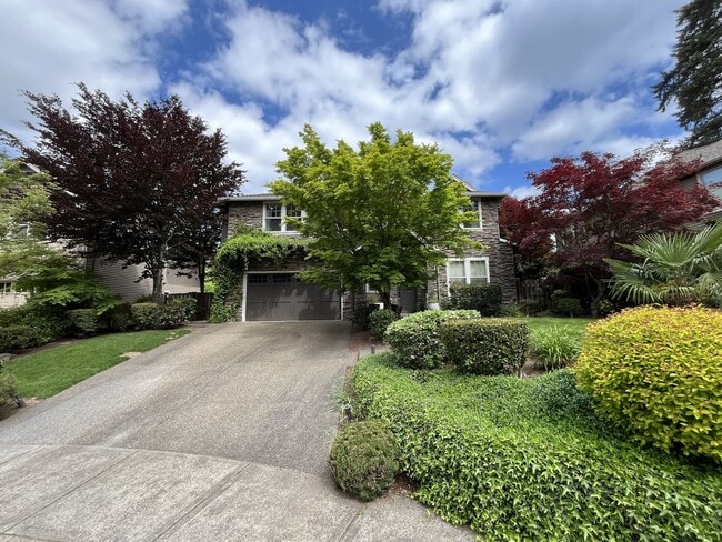 Building Photo - Luxury 5 Bedroom Home with Soaking Tub, Chef’s Kitchen & Expansive Primary Suite