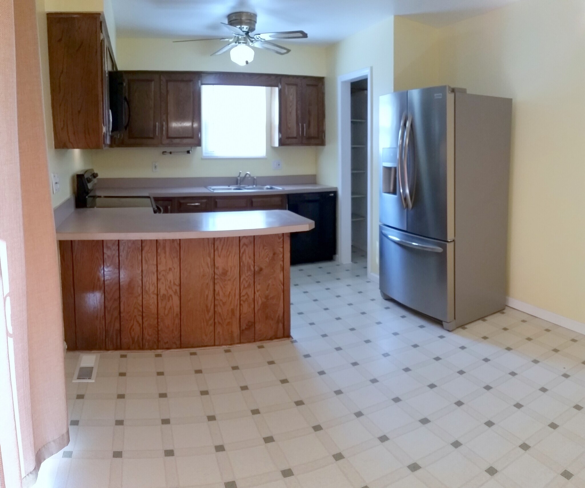 Dining Area/Kitchen - 529 Strawberry Hill Rd