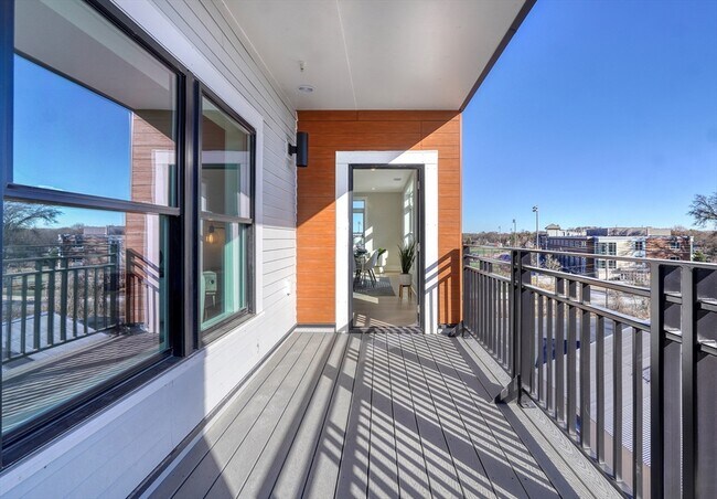 Building Photo - 62 Foundry St