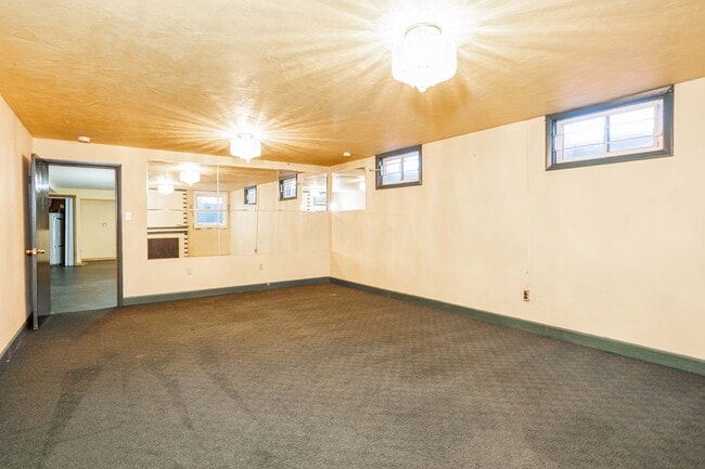 Building Photo - 1910 NE Cramer St