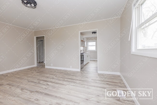 Building Photo - 2312 S Pershing Dr