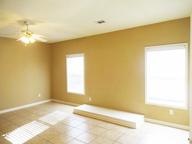 Building Photo - 2062 Spicers Ln