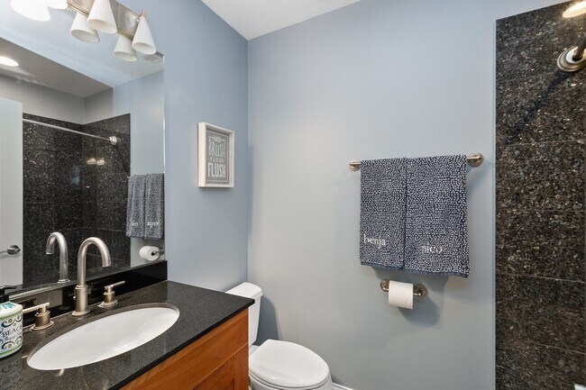 Building Photo - 3814 N Greenview Ave