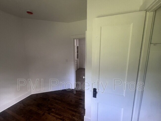 Building Photo - 3138 N 11th St