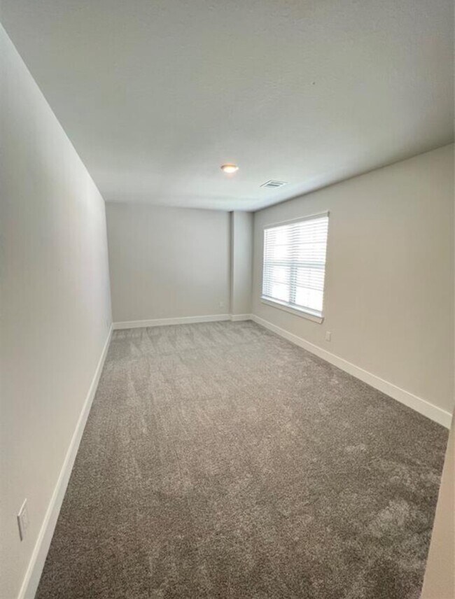 Building Photo - 17697 Tree of Heaven