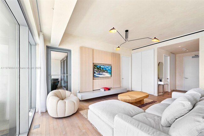 Building Photo - 2901 Collins Ave
