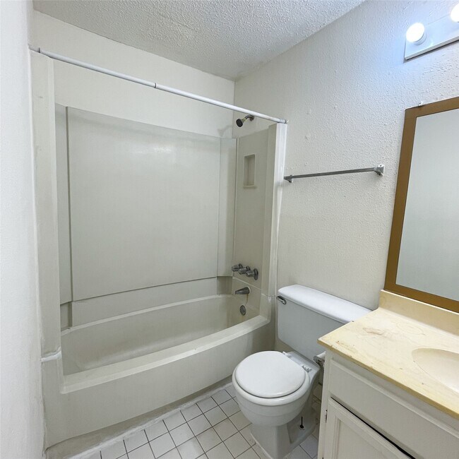 Building Photo - 9495 Pagewood Ln