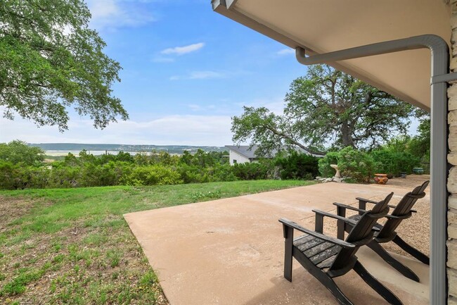 Building Photo - 3935 Lago Vista Dr