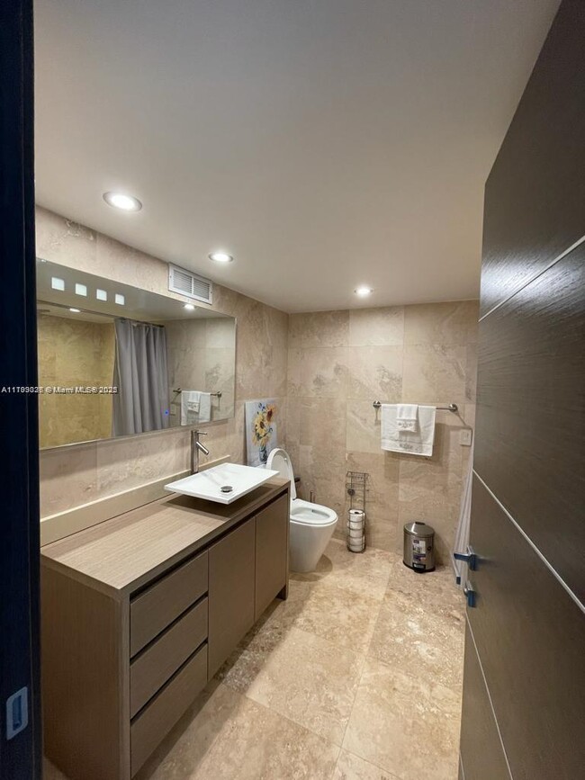 Building Photo - 2049 S Ocean Dr