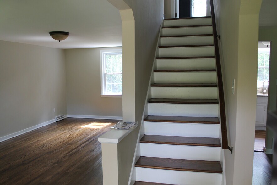 Building Photo - 300 Barclay Avenue