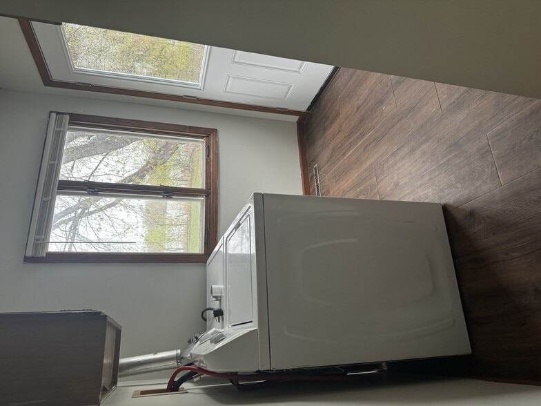 Laundry Room - 117 Pacific Ave