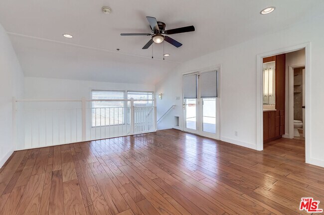 Building Photo - 230 S Catalina Ave