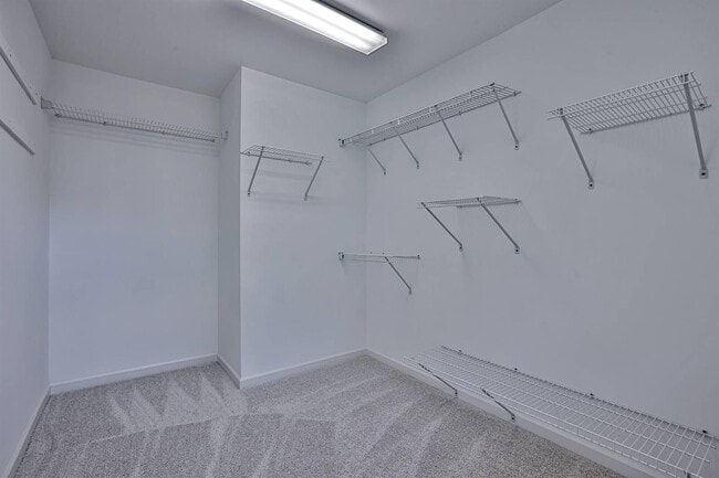 Building Photo - 252 Linden Ave