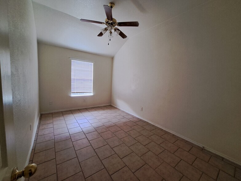 Building Photo - 4100 Cambridge Dr