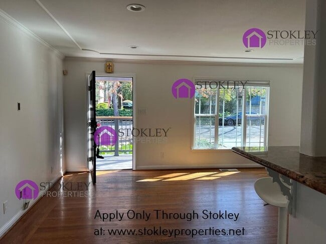 Building Photo - 2427 Sycamore Ave