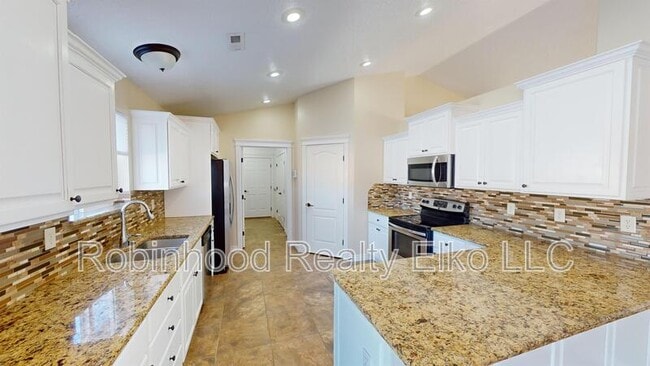 Building Photo - 963 Alpine Dr