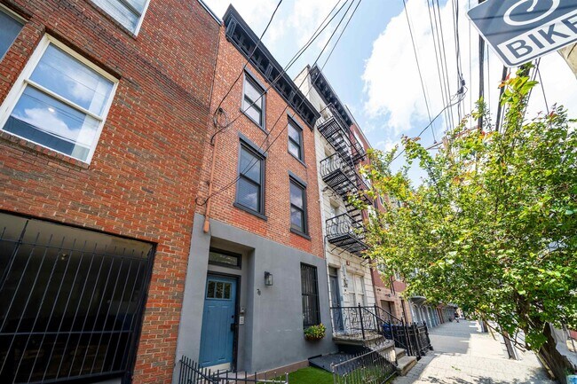 Building Photo - 78 Madison St