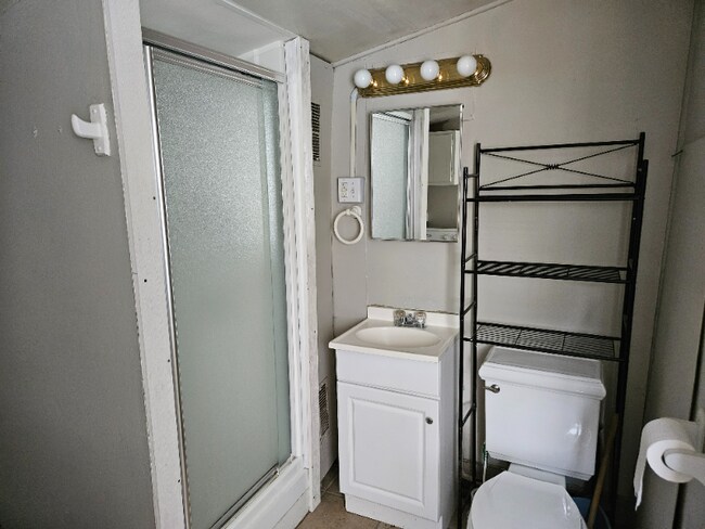 Building Photo - 214 N Vine St