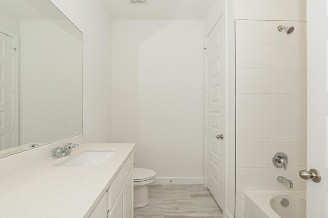 Building Photo - 9062 Dahlia Cir