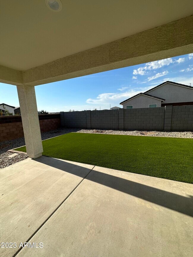 Building Photo - 1128 E Horro Rd
