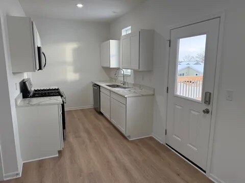 Building Photo - 400 7th St