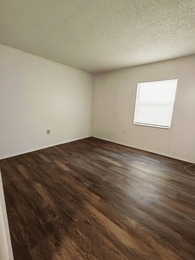 Building Photo - Charming 2-Bedroom Home in an Unbeatable L...