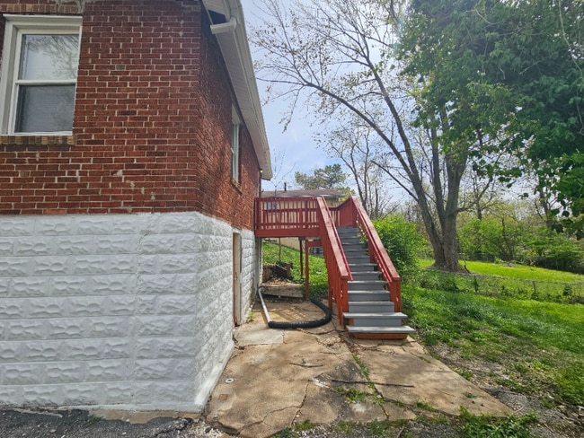 Building Photo - 803 Marvin Ave