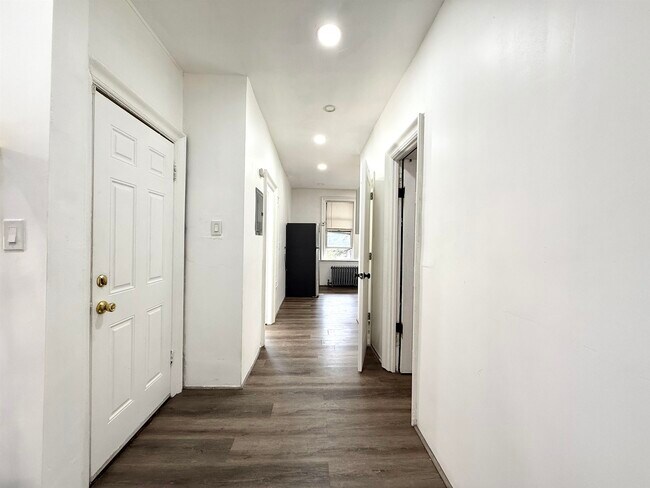 Building Photo - 275 Linden Ave