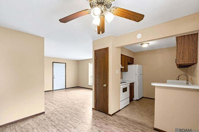 Building Photo - 2100 College Dr