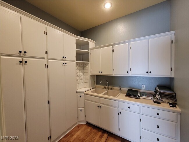 Building Photo - 5110 N Valadez St