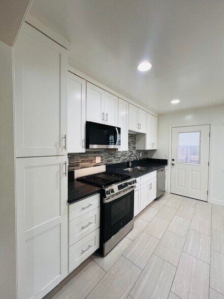 Building Photo - 574 2nd St