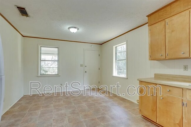 Building Photo - 107 McClain St