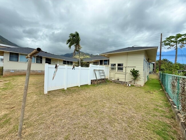 Building Photo - Newly Upgraded 3 Bedroom / 2 Bathroom - Ma...