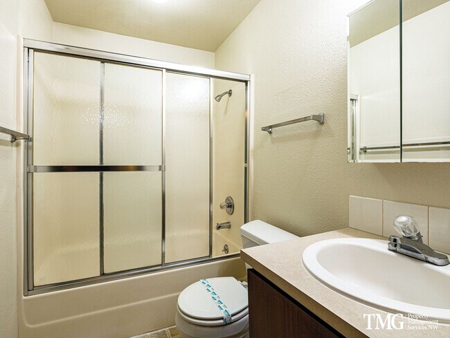 Building Photo - Charming 2BR Condo with a Garage in the Highly Desired McGillivray Neighborhood!