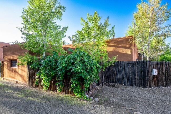Building Photo - Santa Fe Charm in the Historic Guadalupe D...