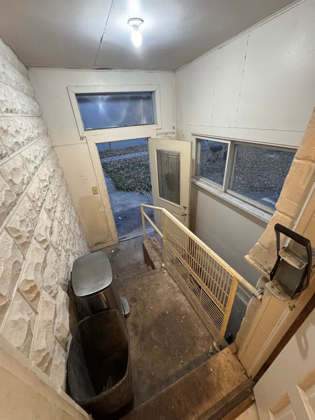 Building Photo - 303 Doty St