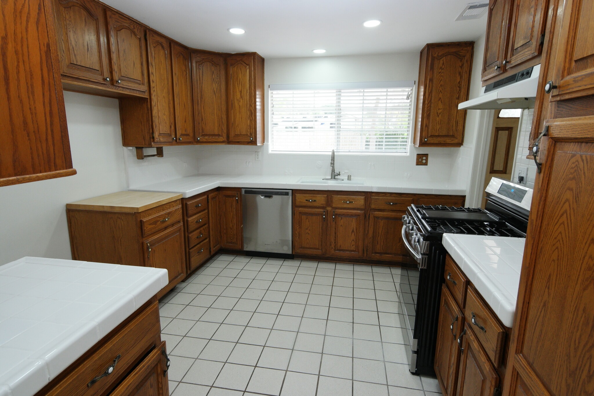 Building Photo - 611 Calle Pensamiento