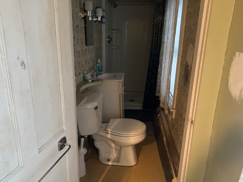 Building Photo - 209 Academy St