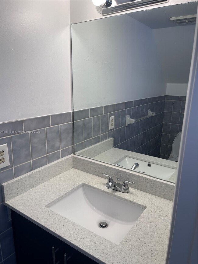 Building Photo - 9044 SW 148th Ct