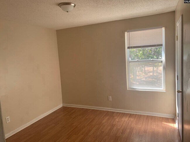 Building Photo - 495 Bushberry Rd