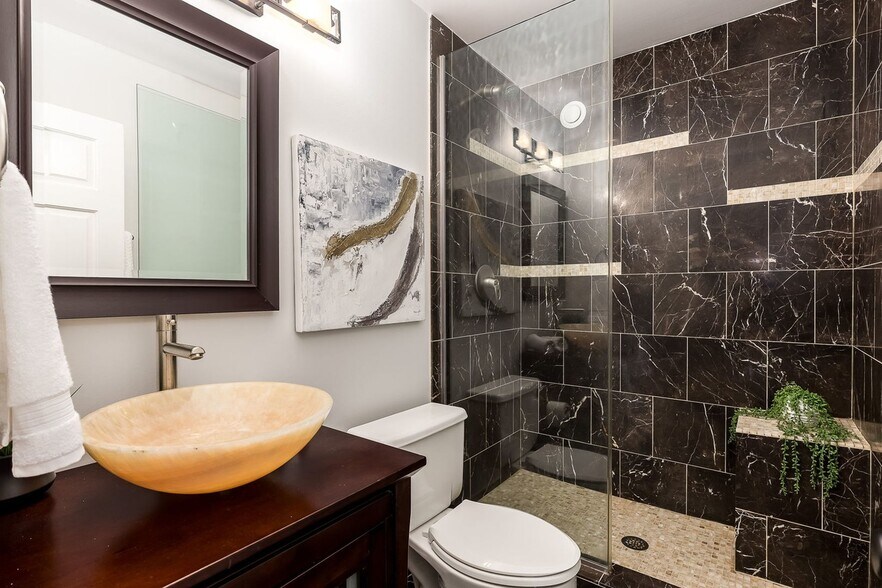 Building Photo - 331 S Peoria St