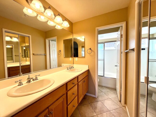 Building Photo - Quiet Otay Ranch townhouse, 3bed/3bath now available!
