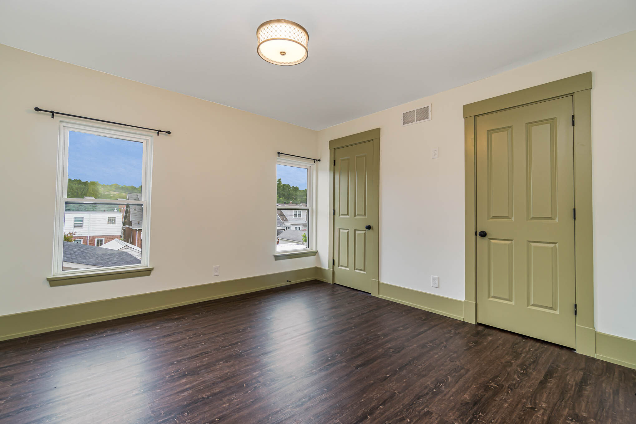 Building Photo - 1563 Holman St