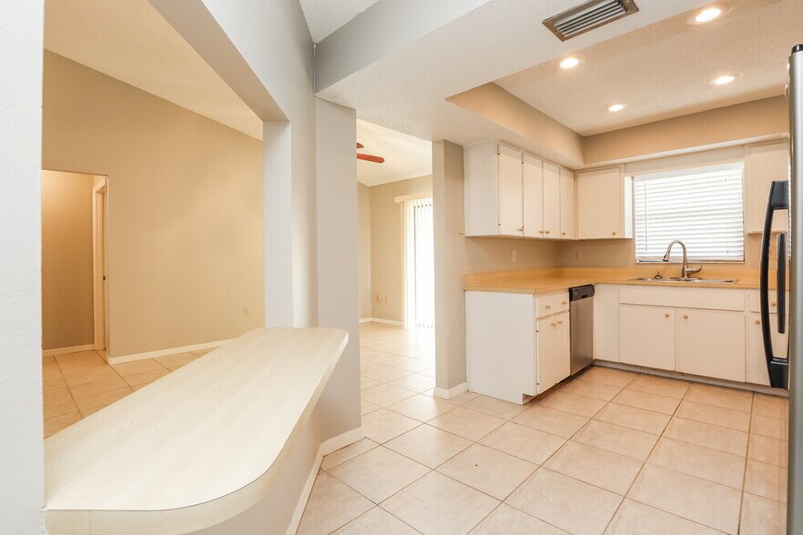 Building Photo - 4913 Ithaca Ln